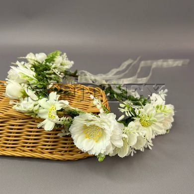 Весняний віночок із квітами азалії - білий